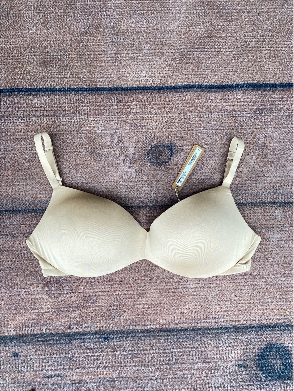 Skims Wireless Form Push Up Plunge Bra 36D Sand Seamless second skin capsule new